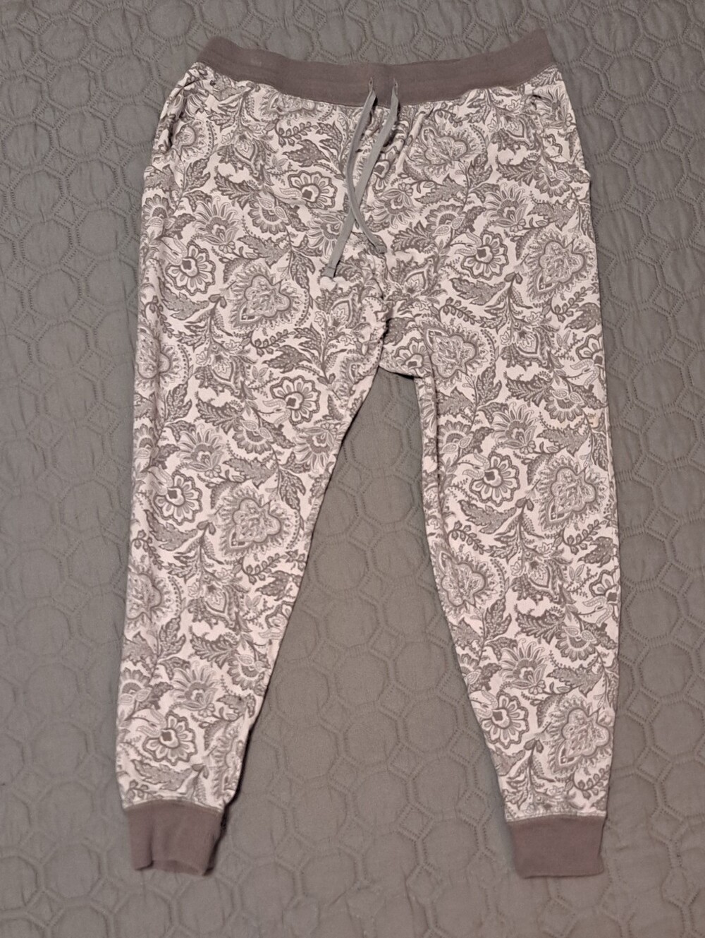 Vera Bradley Floral Paisley Drawstring Jogger Pants - Taupe & Cream Size M - Picture 1 of 7